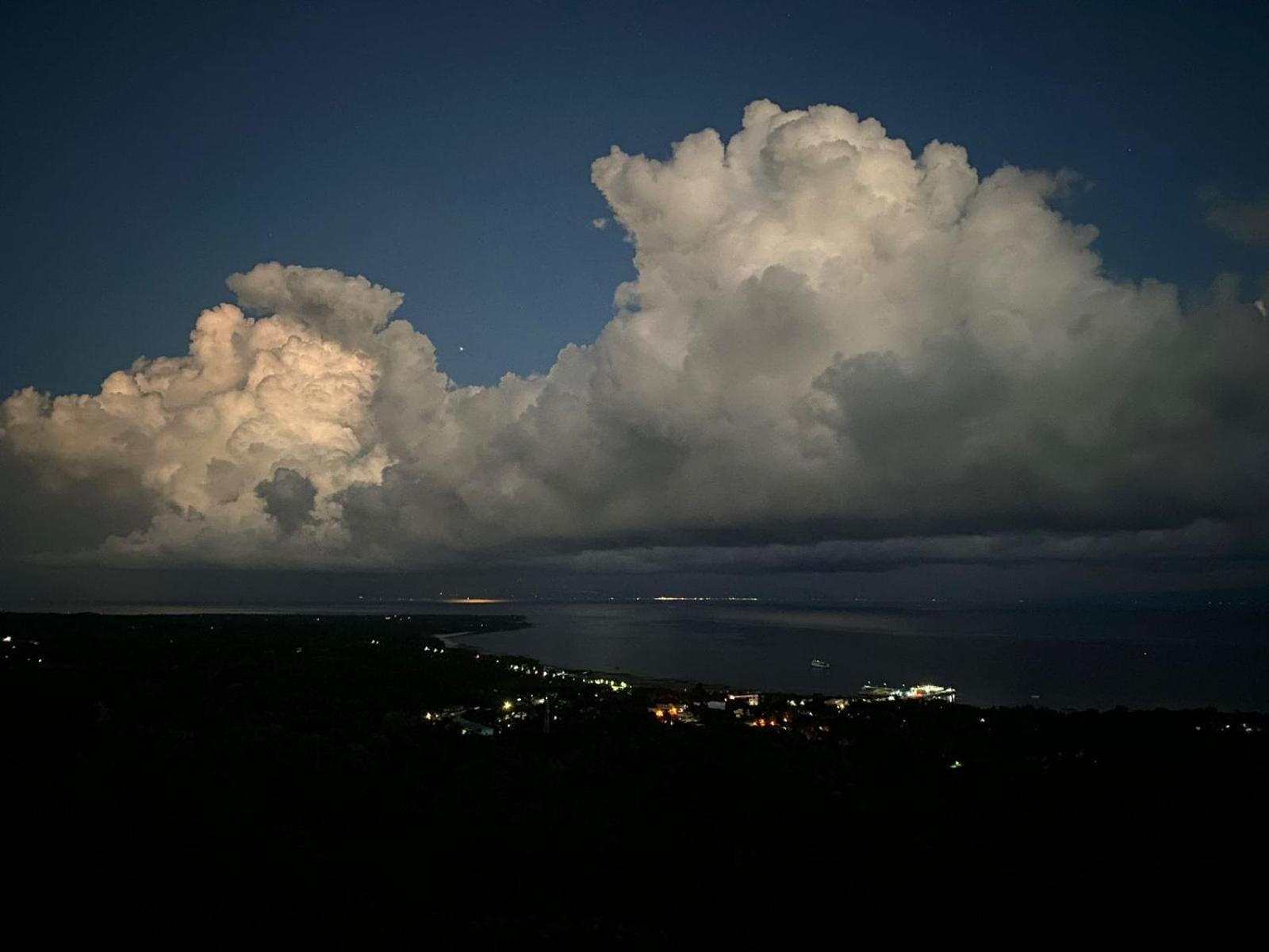 Thornton'S Sea View Cafe & Guesthouse Siquijor Dış mekan fotoğraf